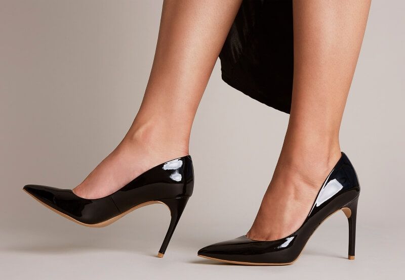 Mang giày cao gót có thể làm bạn bị chai chân